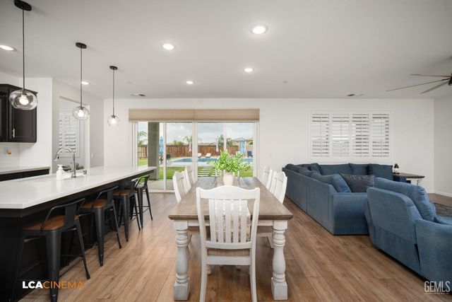 15500 Cole Brook Court, Bakersfield, CA 93314