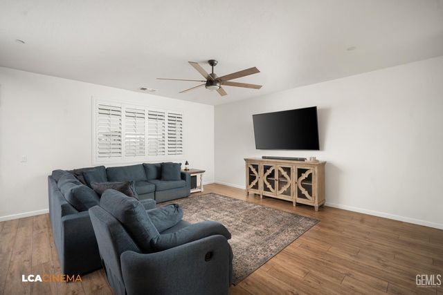 15500 Cole Brook Court, Bakersfield, CA 93314