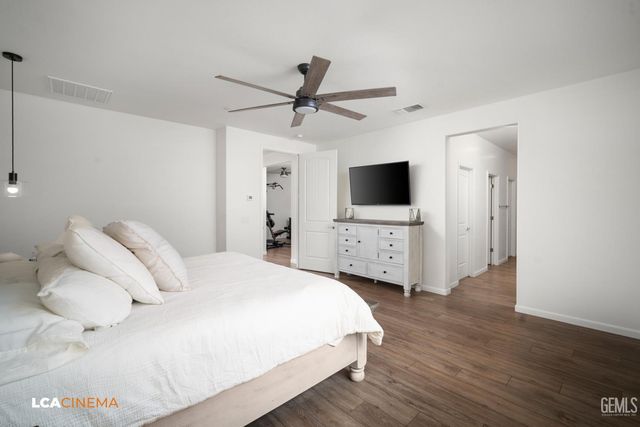 15500 Cole Brook Court, Bakersfield, CA 93314