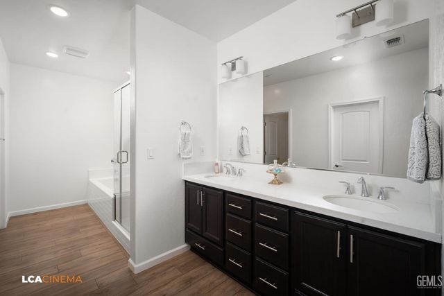 15500 Cole Brook Court, Bakersfield, CA 93314