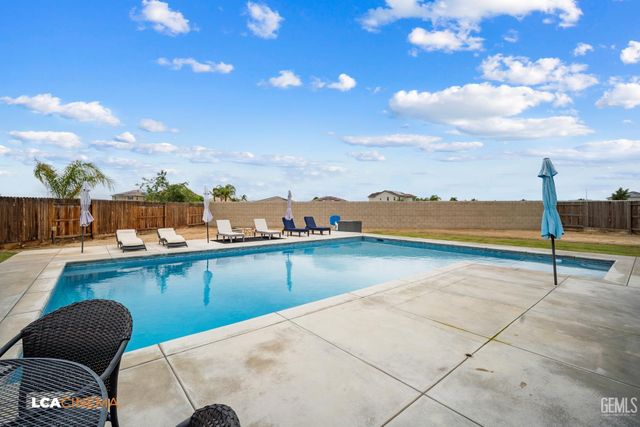 15500 Cole Brook Court, Bakersfield, CA 93314