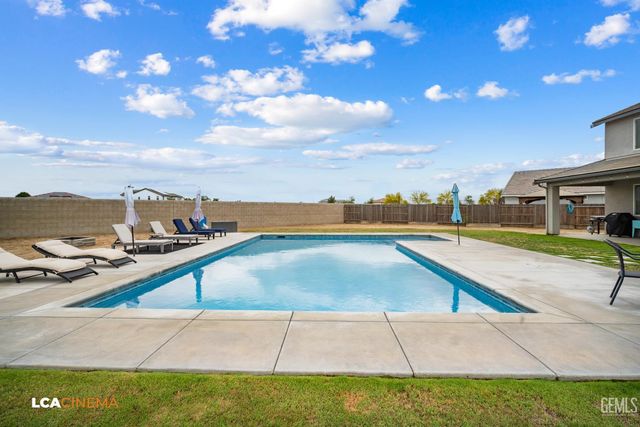 15500 Cole Brook Court, Bakersfield, CA 93314