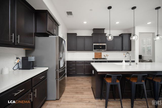 15500 Cole Brook Court, Bakersfield, CA 93314