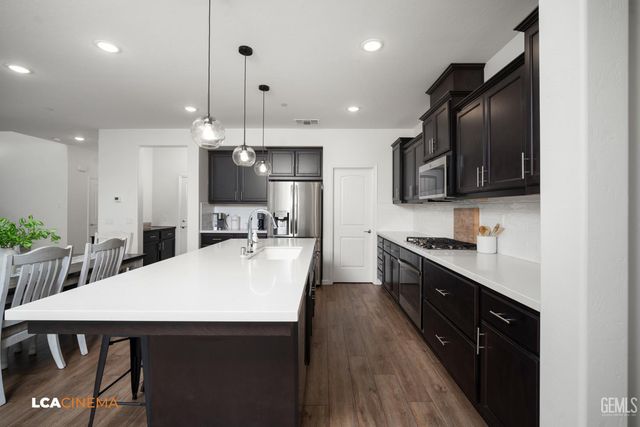 15500 Cole Brook Court, Bakersfield, CA 93314