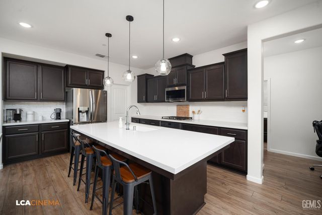 15500 Cole Brook Court, Bakersfield, CA 93314