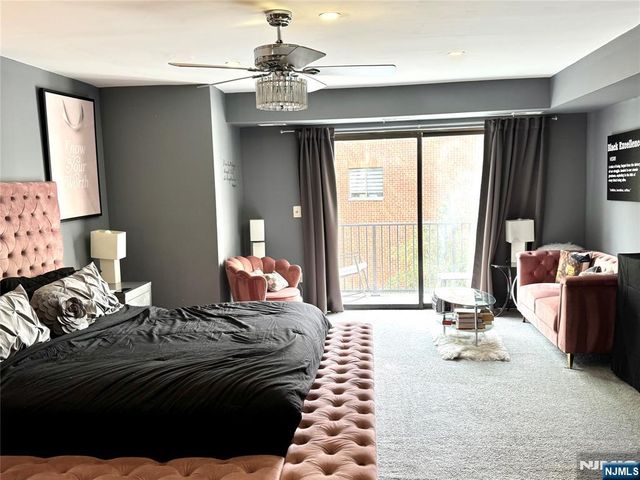 10 Sandburg Court, Teaneck, NJ 07666
