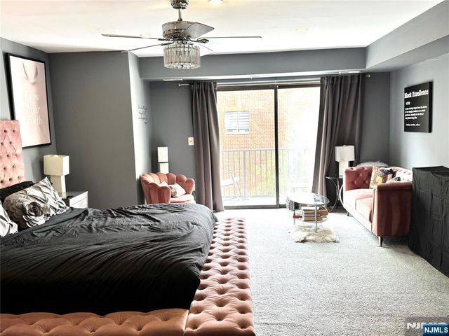 10 Sandburg Court, Teaneck, NJ 07666