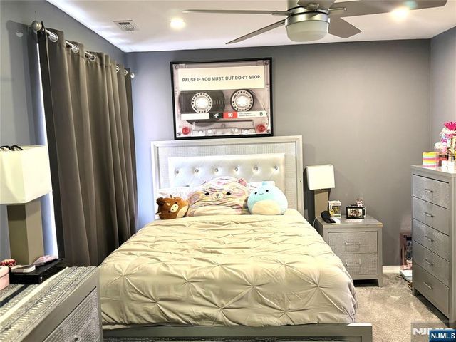 10 Sandburg Court, Teaneck, NJ 07666