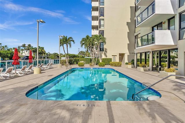 9800 W Bay Harbor Dr 403, Bay Harbor Islands, FL 33154