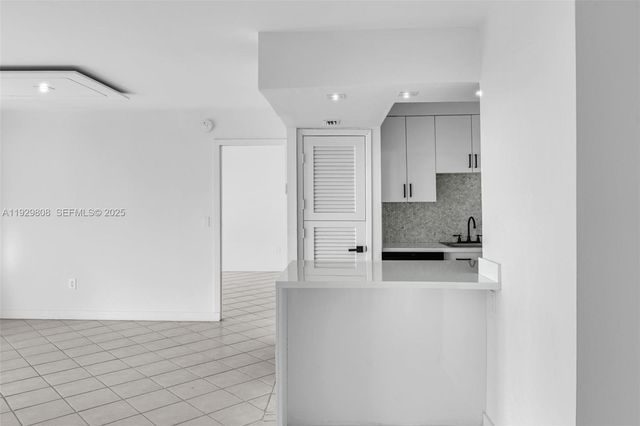 9800 W Bay Harbor Dr 403, Bay Harbor Islands, FL 33154