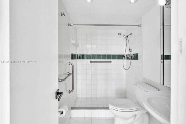 9800 W Bay Harbor Dr 403, Bay Harbor Islands, FL 33154