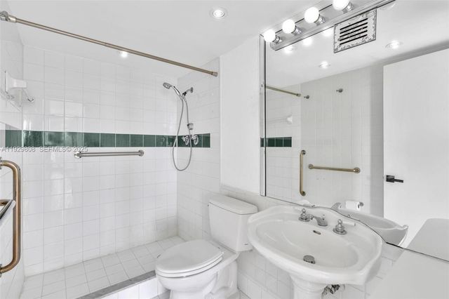 9800 W Bay Harbor Dr 403, Bay Harbor Islands, FL 33154