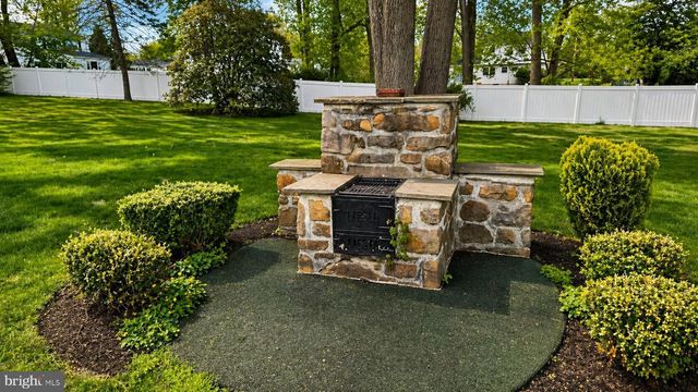 810 N LIMEKILN PIKE, Ambler, PA 19002