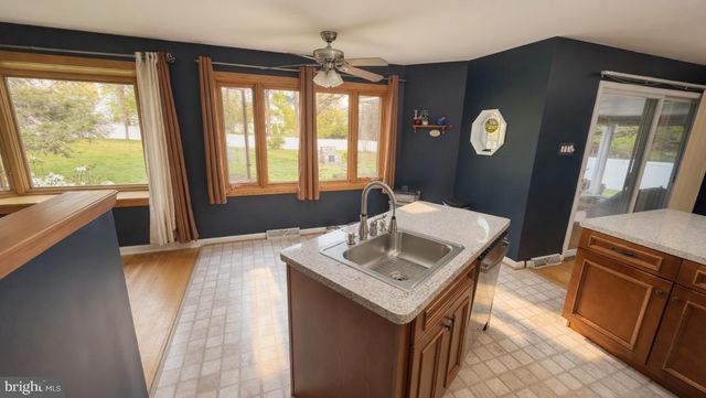 810 N LIMEKILN PIKE, Ambler, PA 19002