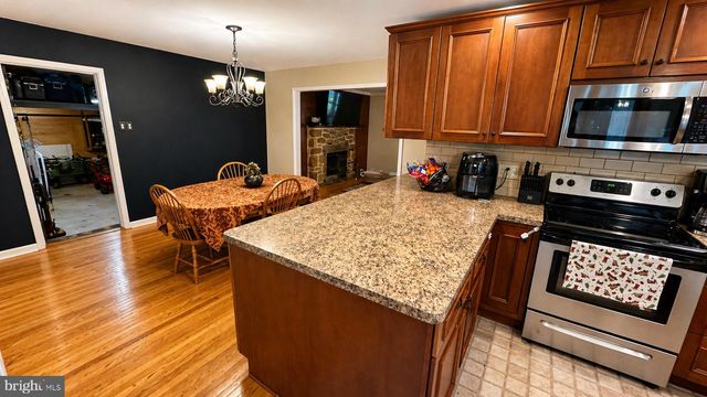 810 N LIMEKILN PIKE, Ambler, PA 19002
