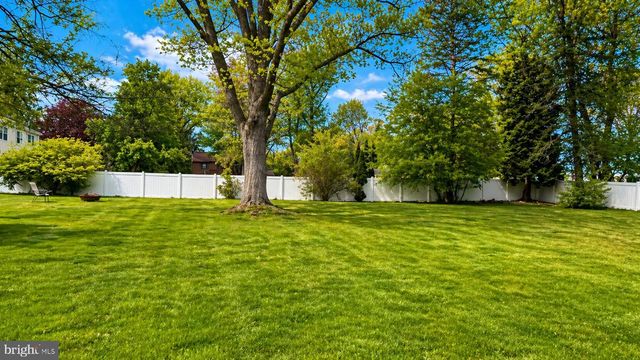 810 N LIMEKILN PIKE, Ambler, PA 19002