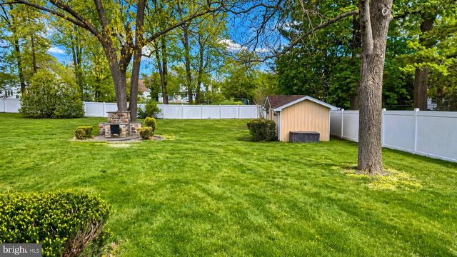 810 N LIMEKILN PIKE, Ambler, PA 19002