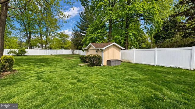 810 N LIMEKILN PIKE, Ambler, PA 19002
