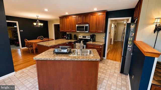 810 N LIMEKILN PIKE, Ambler, PA 19002