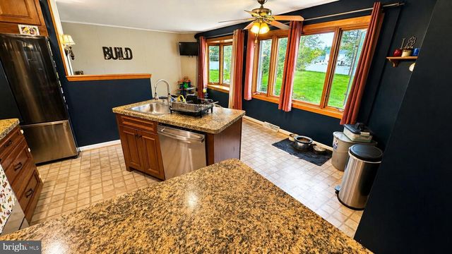 810 N LIMEKILN PIKE, Ambler, PA 19002