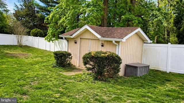 810 N LIMEKILN PIKE, Ambler, PA 19002