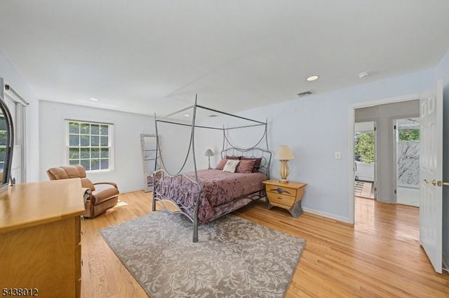 11 Goose Cove Ln, Ramsey Boro, NJ 07446