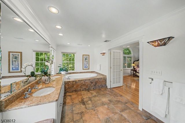 11 Goose Cove Ln, Ramsey Boro, NJ 07446