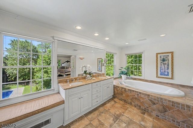 11 Goose Cove Ln, Ramsey Boro, NJ 07446