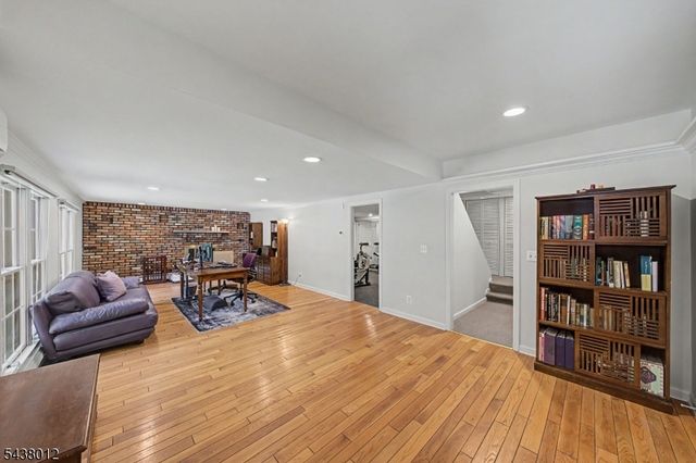11 Goose Cove Ln, Ramsey Boro, NJ 07446