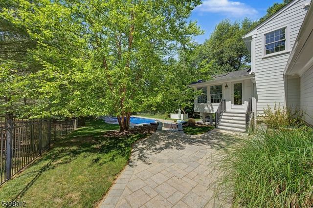 11 Goose Cove Ln, Ramsey Boro, NJ 07446