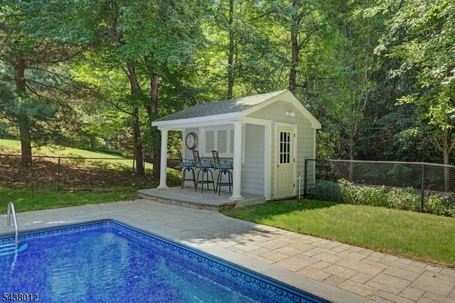 11 Goose Cove Ln, Ramsey Boro, NJ 07446
