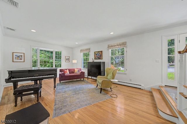 11 Goose Cove Ln, Ramsey Boro, NJ 07446