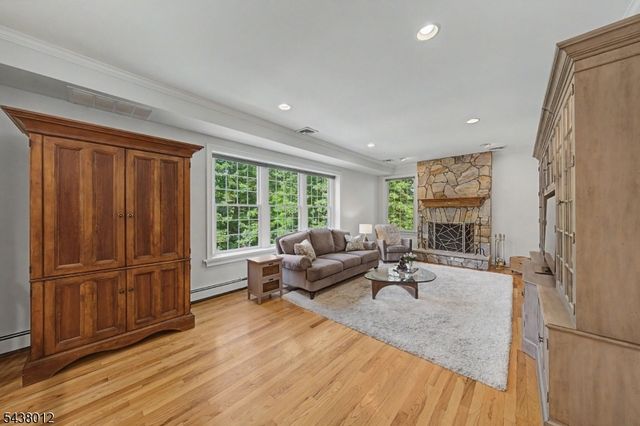 11 Goose Cove Ln, Ramsey Boro, NJ 07446