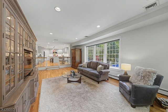 11 Goose Cove Ln, Ramsey Boro, NJ 07446