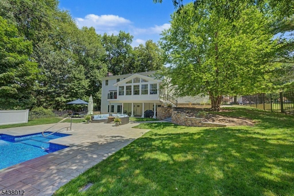 11 Goose Cove Ln, Ramsey Boro, NJ 07446