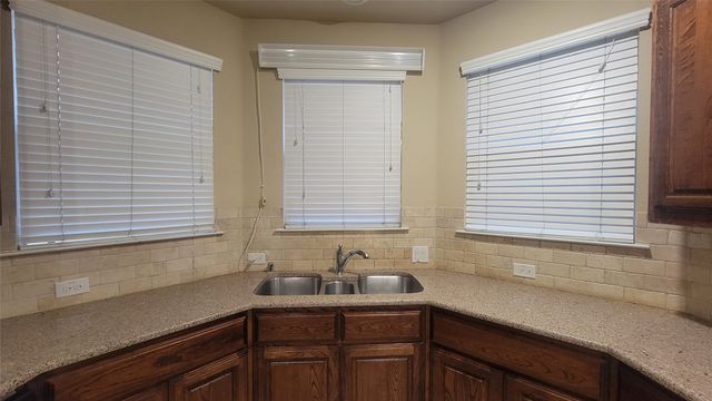 1020 Paradise Cove, Carrollton, TX 75006