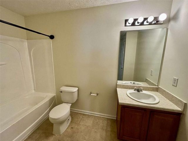 2735 Meadow Trace, Grayson, GA 30017