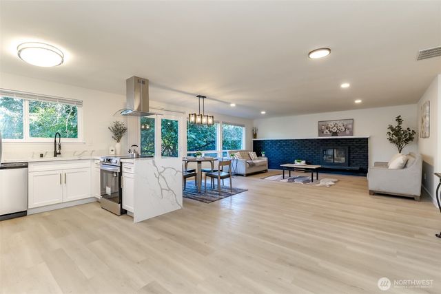 2727 S 357th Place, Federal Way, WA 98003