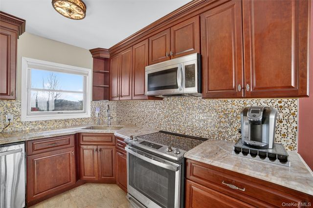 20 Beecher Lane, Peekskill, NY 10566