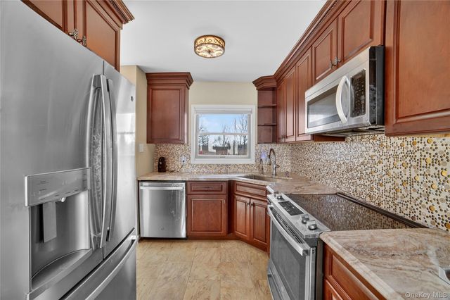 20 Beecher Lane, Peekskill, NY 10566