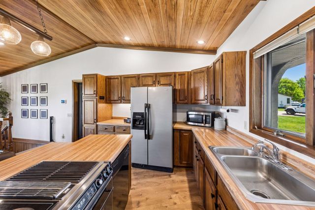 2085 Austin Circle, Shakopee, MN 55379