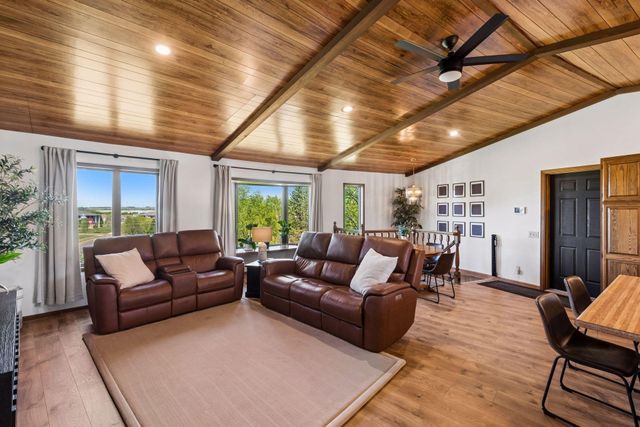 2085 Austin Circle, Shakopee, MN 55379