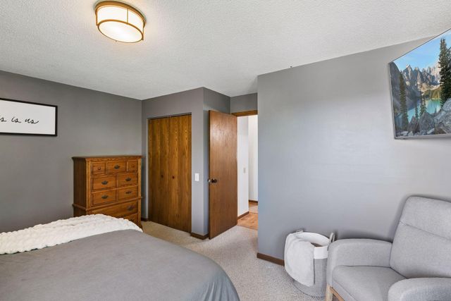 2085 Austin Circle, Shakopee, MN 55379