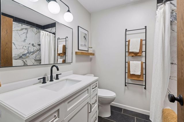 2085 Austin Circle, Shakopee, MN 55379