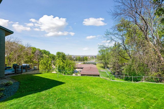 2085 Austin Circle, Shakopee, MN 55379