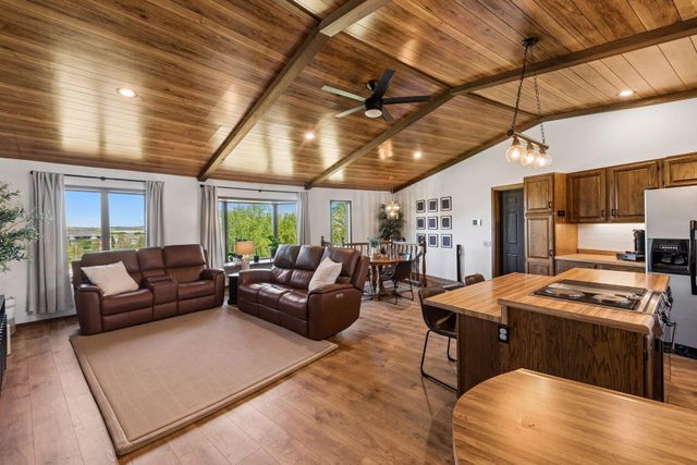 2085 Austin Circle, Shakopee, MN 55379