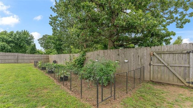 1207 SW Willow Bend Avenue, Bentonville, AR 72713