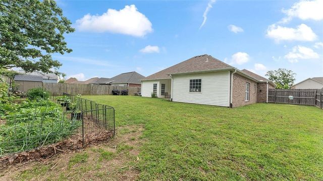 1207 SW Willow Bend Avenue, Bentonville, AR 72713