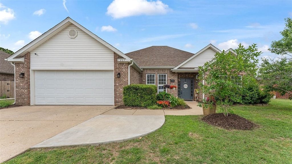 1207 SW Willow Bend Avenue, Bentonville, AR 72713
