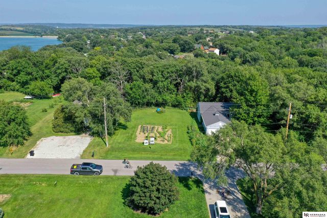 1916 Beaver Lake Boulevard, Plattsmouth, NE 68048